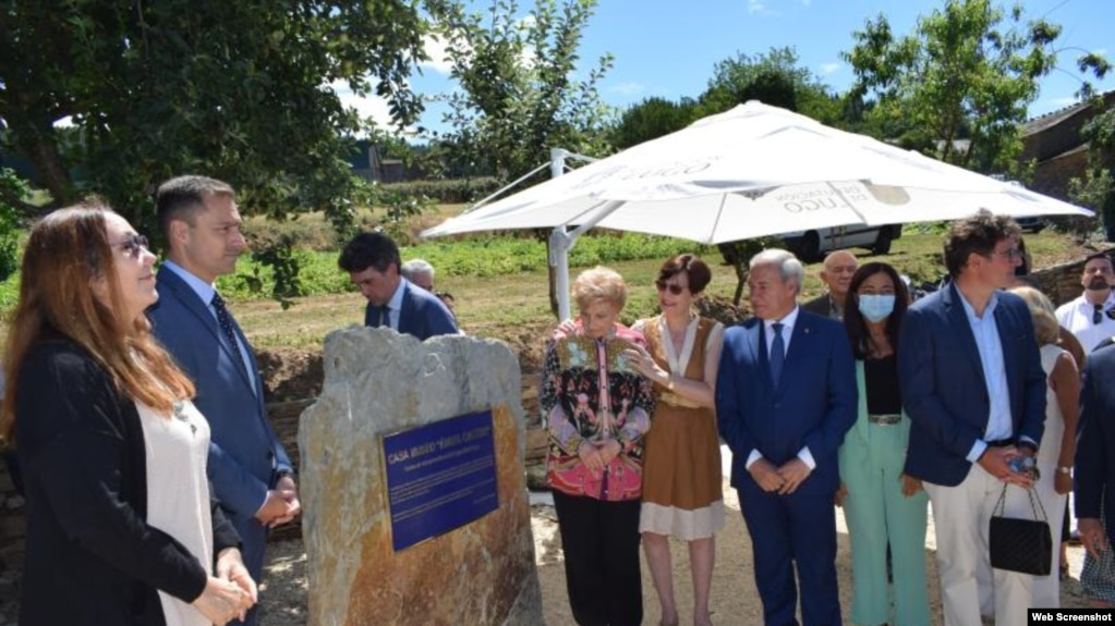Inauguración del museo de la familia Castro en Galicia, España. (Foto: Ministerio de Política Territorial de España)